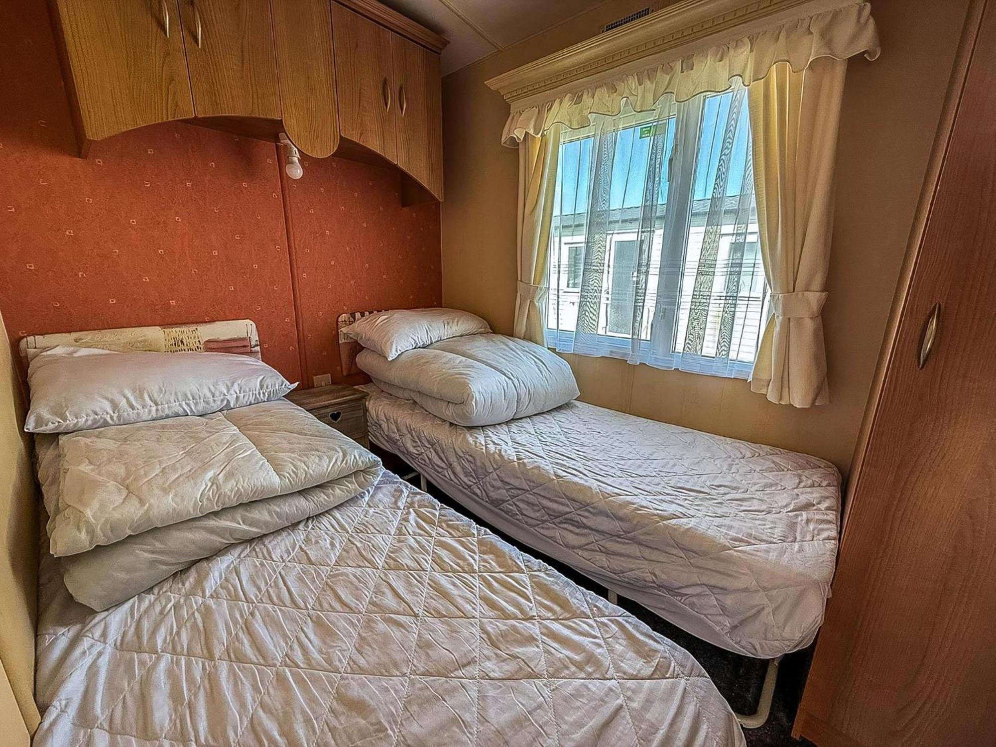 Superb Caravan By The Seaside In Kessingland, Suffolk Ref 90040Sg Benacre 외부 사진